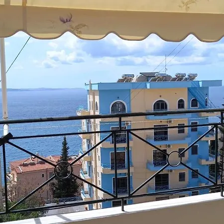 Chrisa * Gjashtë