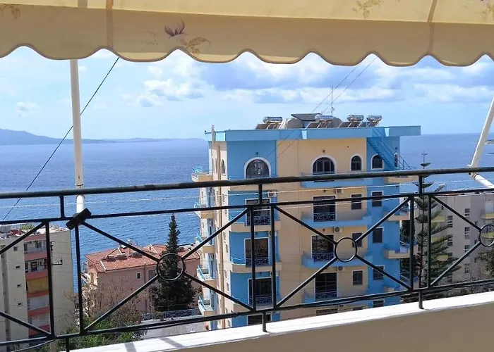 Chrisa * Gjashtë