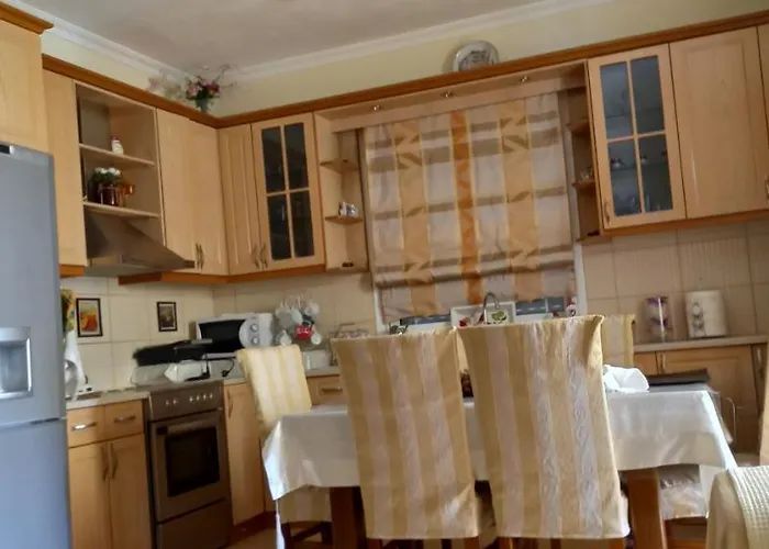 Chrisa Appartamento Gjashtë