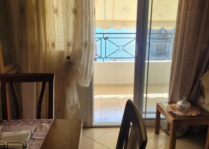 Chrisa Apartment Gjashte